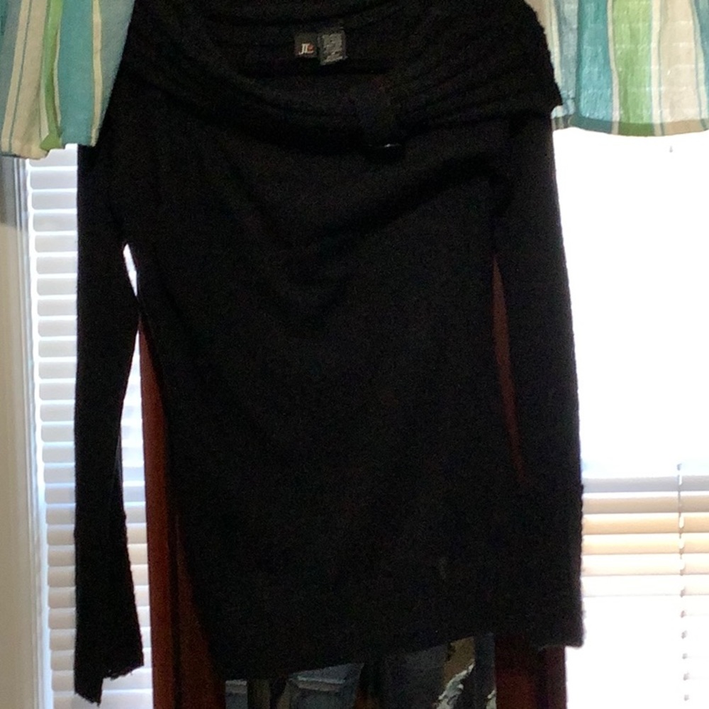 JL Sweater - Picture 5 of 6